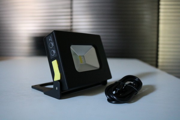 10W portable LED Arbeitslampe – perfekte Ausleuchtung bei der Folienmontage