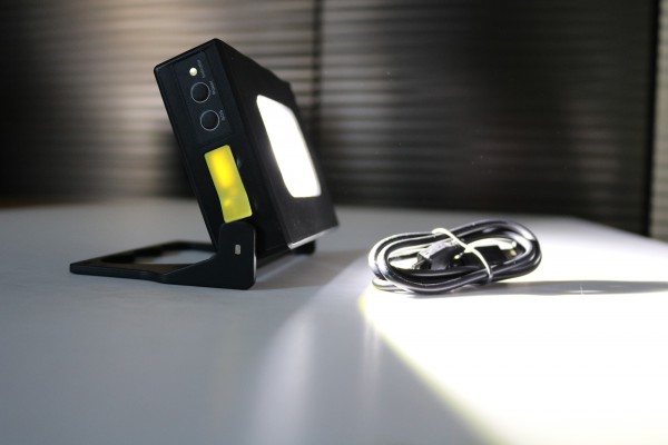 10W portable LED Arbeitslampe – perfekte Ausleuchtung bei der Folienmontage