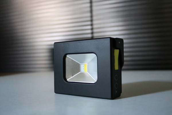 10W portable LED Arbeitslampe – perfekte Ausleuchtung bei der Folienmontage